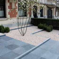 bedrijfstuin-voortuin-berchem-modern-hardsteen